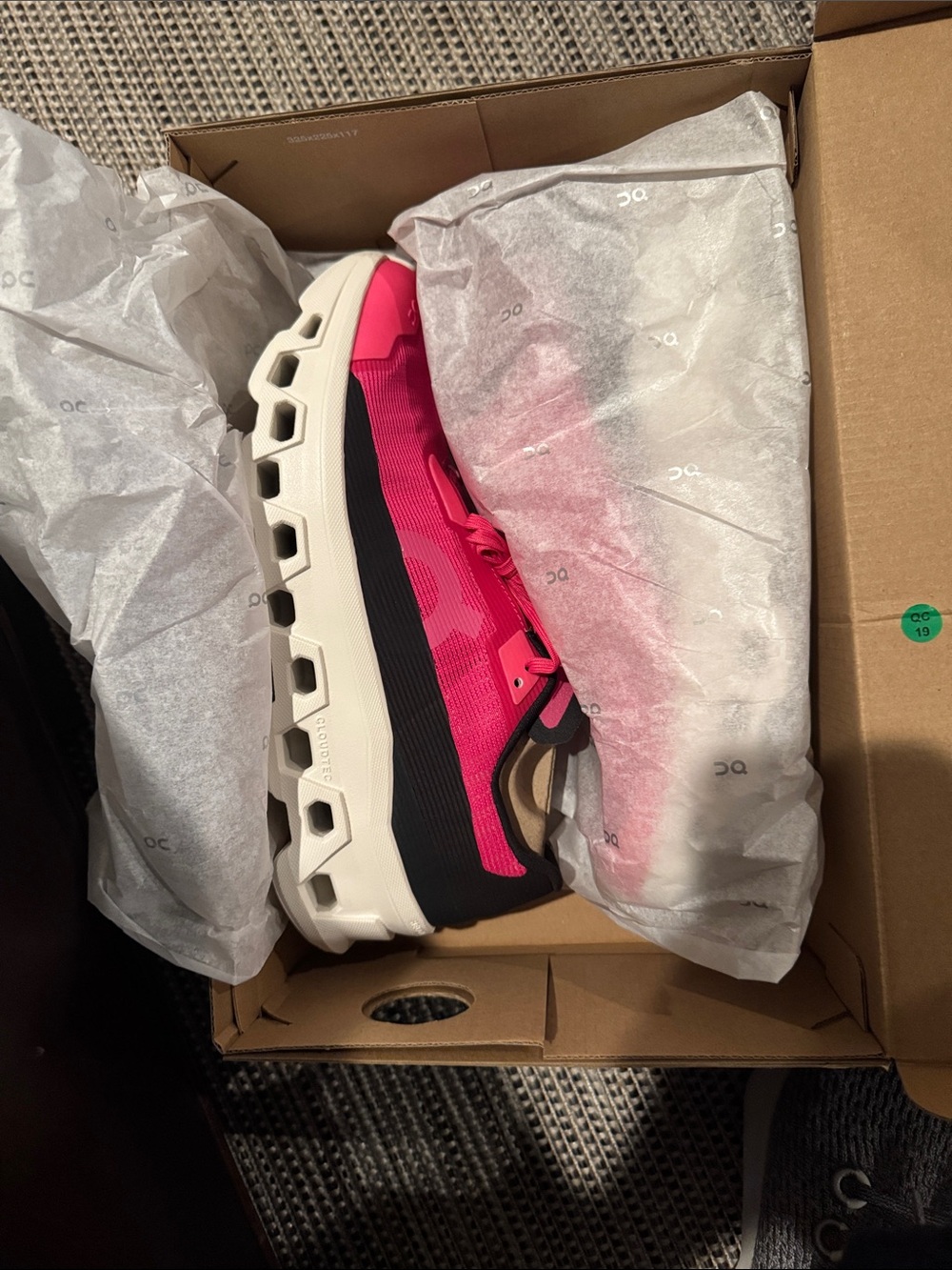 On Cloud-monster Void NWT Pink | Ivory limited edition cushioned iconic sneaker - Picture 7 of 13